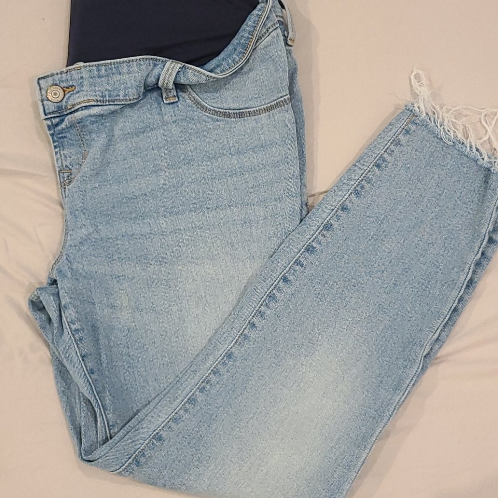 Old navy maternity rockstar super skinny jeans